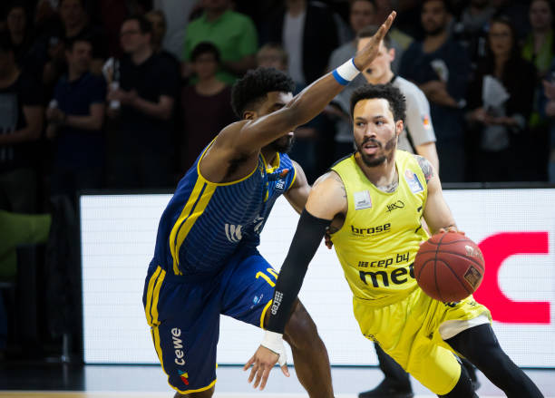 我据此补全 我据此补全